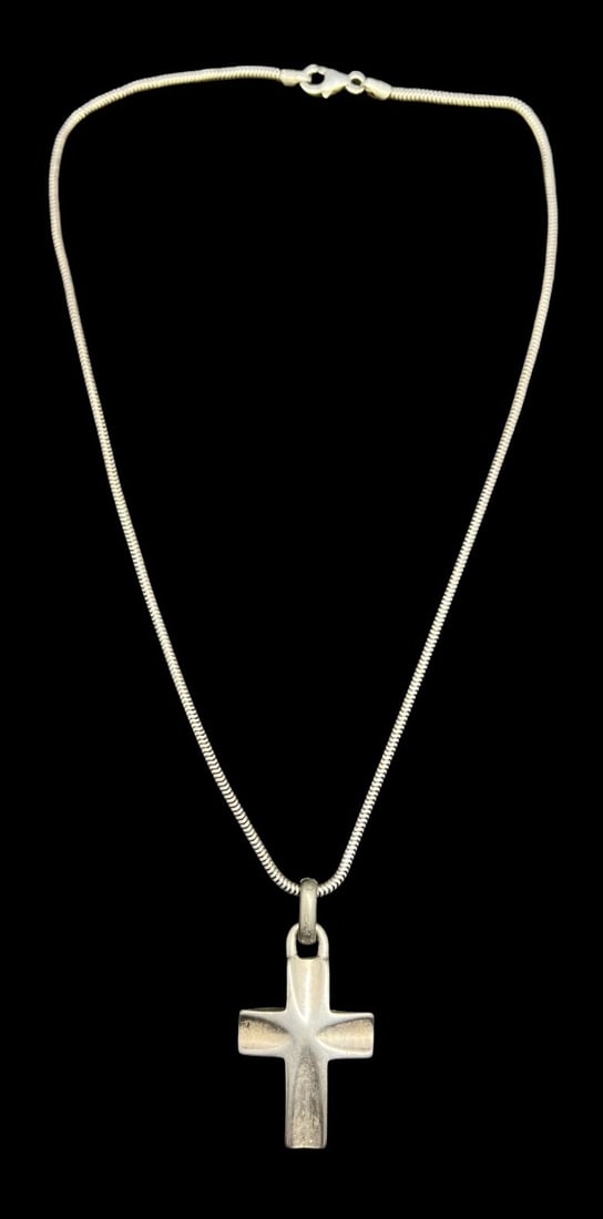 Gorgeous Vintage Sterling Silver Religious Christian Cross Pendant Necklace: Very good vintage condition with minor patina according to age. Pendant measures approx. 1 5/8" long and 7/8" wide and the entire piece weighs ca. 15 grams. Necklace is ca. 16 7/8" long. Marked for 92