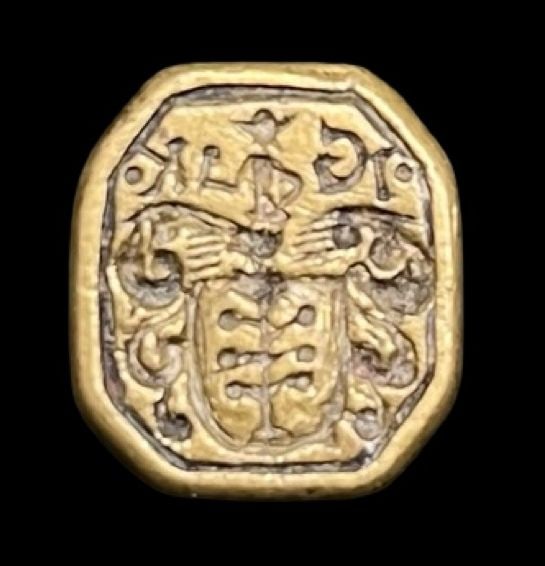 Gorgeous Ornate Antique Aristocratic European Gilt Metal Wax Stamp Seal Pendant: Very good vintage condition with minor patina according to age. Measures approx. 1" long and 1/2" wide and weighs ca. 9.1 grams.