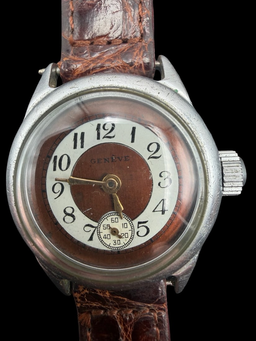 Vintage GENEVE Silver Tone & Brown Dial Watch: Very good vintage condition with minor patina according to age. Dial measures approx. 1" long and 1" wide and weighs ca. 31.50 grams. Marked for GENEVE. The timepiece is working.