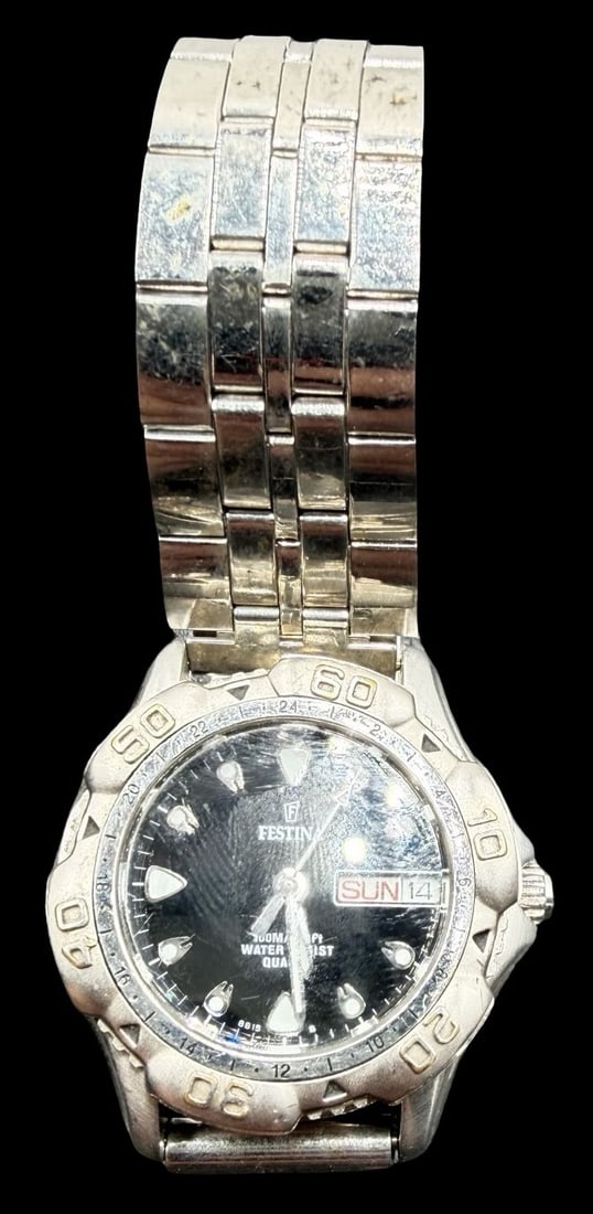 Vintage FESTINA Stainless Steel Gold Tone & Black Dial Watch: Very good vintage condition with minor patina according to age. Dial measures approx. 1" long and 1" wide and weighs ca. 81.71 grams. Marked for FESTINA. The timepiece is functional.