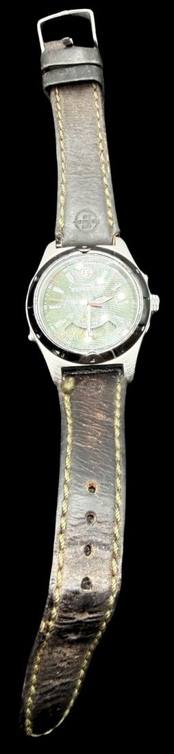 Vintage TIMEX EXPEDITION Stainless Steel Silver Tone & Green Dial Watch: Very good vintage condition with minor patina according to age. Dial measures approx. 1" long and 1" wide and weighs ca. 60.12 grams. Marked for TIMEX. The timepiece is currently not working.