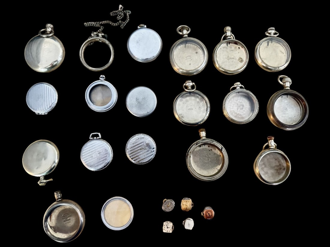 Lot of 21 Pocket Watches & Pocket Watch Cases: Very good vintage condition with minor patina according to age. Weight is approx. 1 LB 12 Oz. Small timepieces are functional.