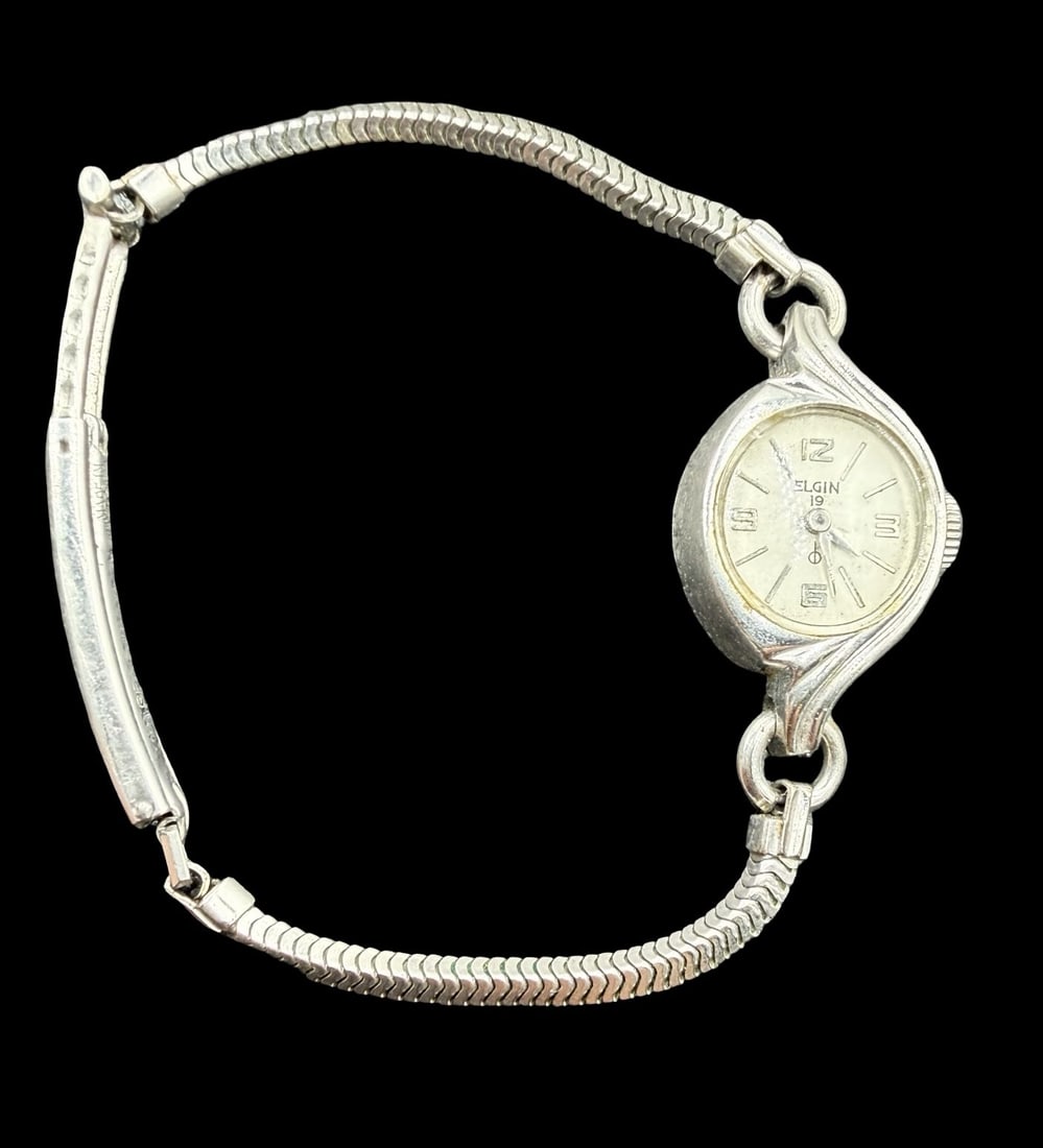 Vintage Mid-Century ELGIN White Gold Filled & Beige Dial Ladies Wristwatch: Very good vintage condition with minor patina according to age. Dial measures approx. 1/2" long and 1/2" wide and weighs ca. 10.5 grams. Marked for ELGIN. The timepiece is currently not working.