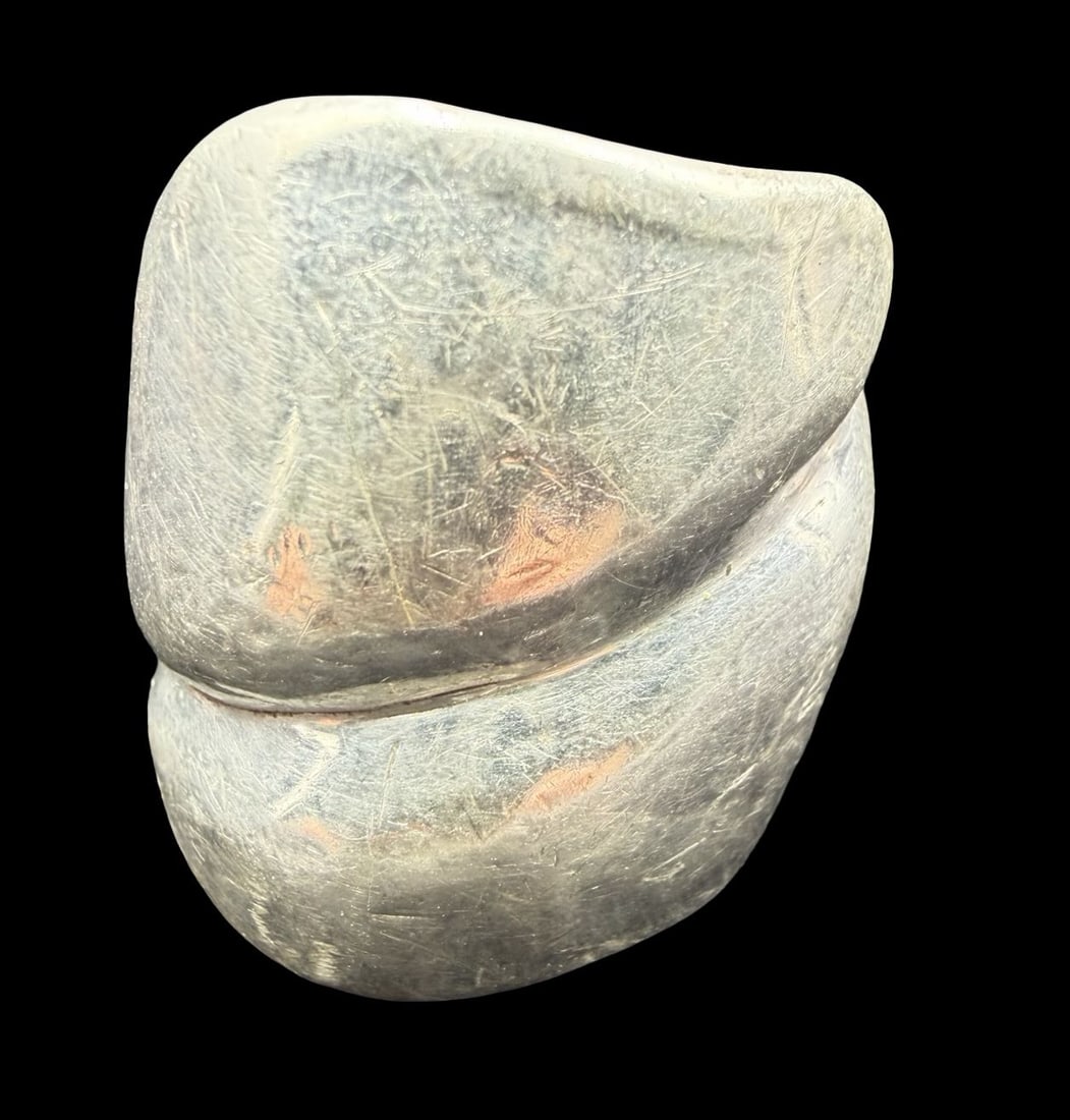 Beautiful Vintage Mid-Century Modern Sterling Silver Ring: Very good vintage condition with minor patina according to age. The ring is a size 8" and weighs ca. 7.9 grams. Marked for 925 Sterling Silver.