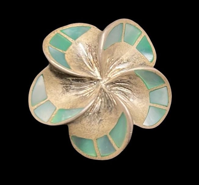 Unusual Vintage Sterling Silver & Green Enamel Flower Shaped Ring: Very good vintage condition with minor patina according to age. Measures approx. 1" long and 1" wide and weighs ca. 12 grams. The ring is a size 5 3/4. Marked for 925 Sterling Silver.