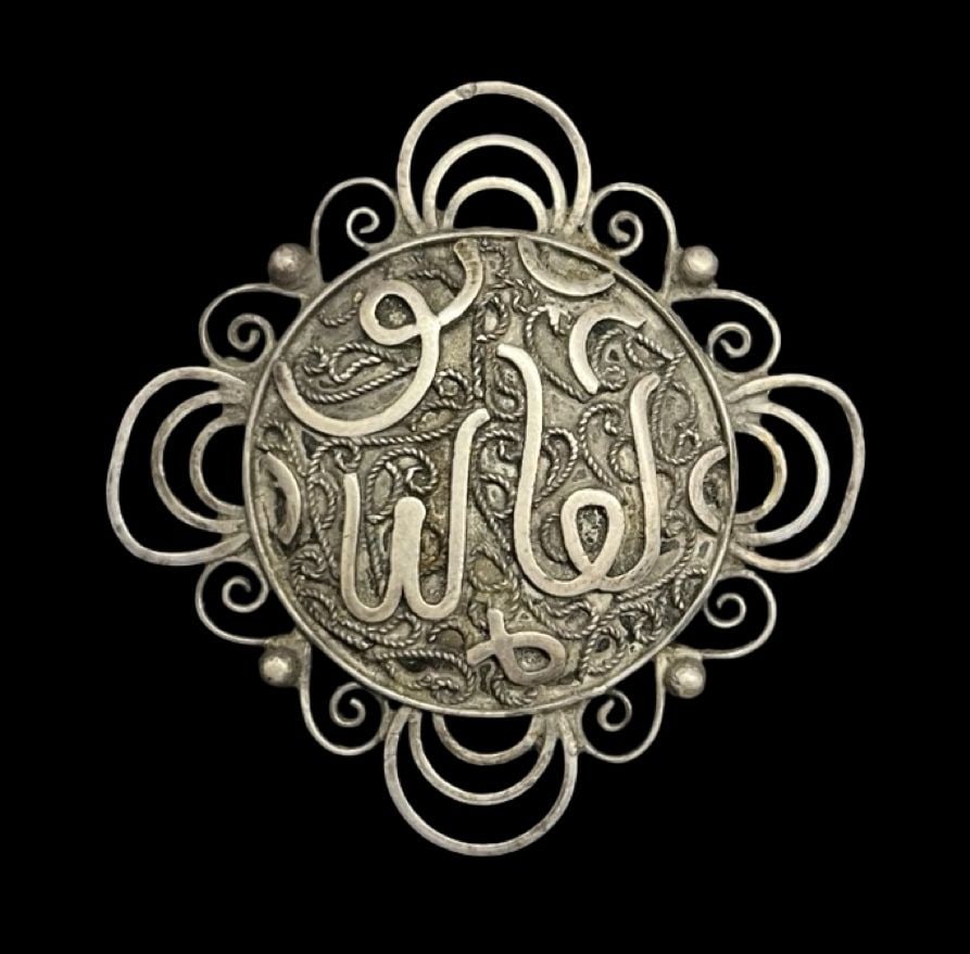 Amazing Ornate Vintage Filigree Sterling Silver Brooch /w Arabic Writing: Very good vintage condition with minor patina according to age. Measures approx. 2" long and 2" wide and weighs ca. 9.1 grams. Marked for Sterling Silver.
