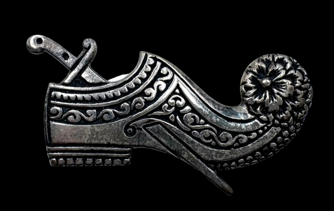 Very Unusual Vintage European 800 Silver Shoe Shaped Brooch Pin: Very good vintage condition with minor patina according to age. Measures approx. 1 5/8" long x 1 1/2" wide and weighs ca. 7 grams. Marked for 800 (80%) silver.
