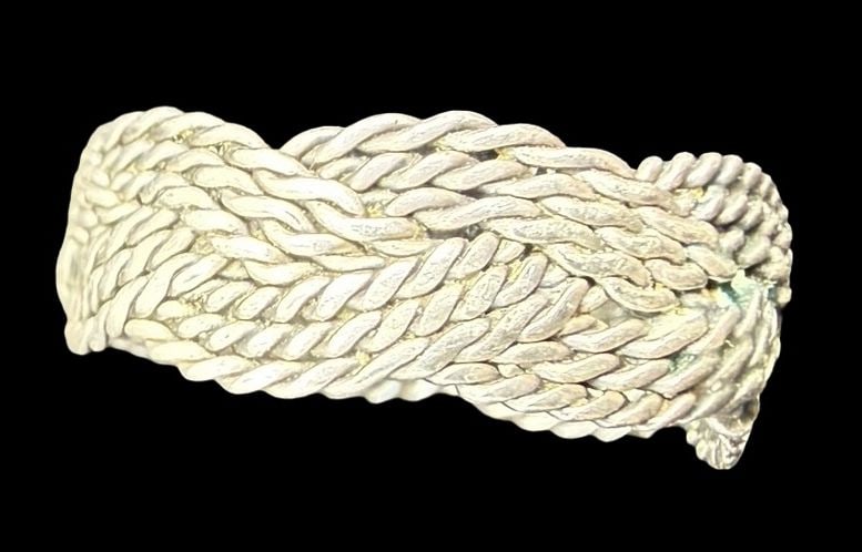 Beautiful Ornate Vintage Sterling Silver Mesh Ring: Very good vintage condition with minor patina according to age. The ring is a size 5" and weighs ca. 2 grams. Marked for Sterling Silver.