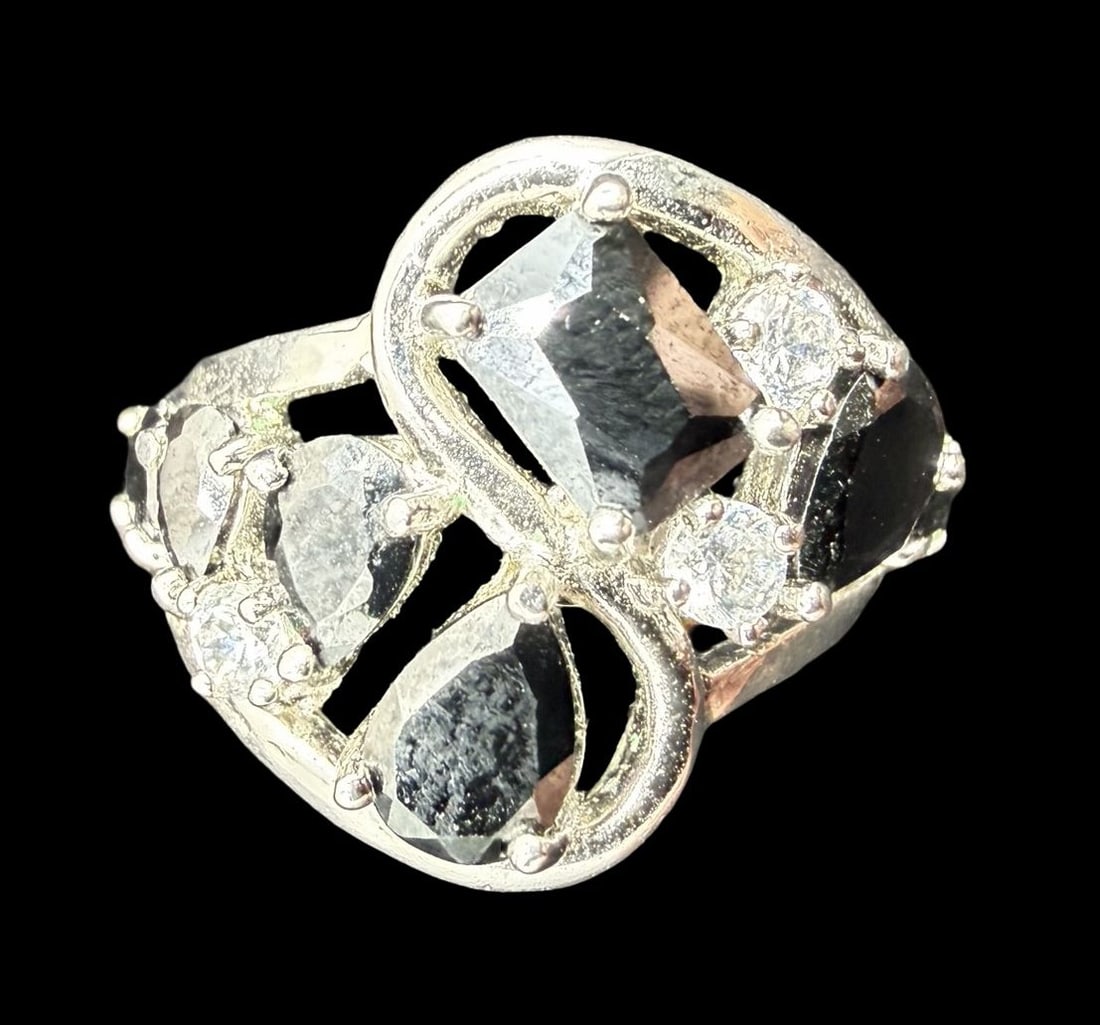 Beautiful Ornate Vintage Sterling Silver, Clear & Black Rhinestone Ring: Very good vintage condition with minor patina according to age. Measures approx. 1" long and 3/4" wide and weighs ca. 7 grams. The ring is a size 8 1/2". Marked for Sterling Silver.