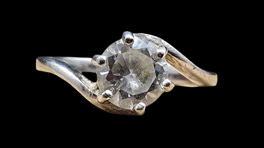 Stylish Vintage Sterling Silver & Clear Gemstone Solitaire Ring: Very good vintage condition with minor patina according to age. The ring is a size 3.5 and weighs ca. 9 grams. Marked for Sterling Silver.