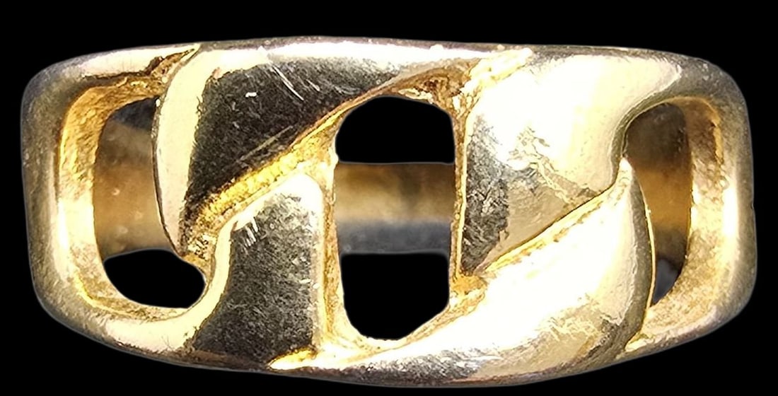 Stylish Vintage Goldplated Costume Jewelry Ring: Very good vintage condition with minor patina according to age. The ring is a size 5 and weighs ca. 2 grams.
