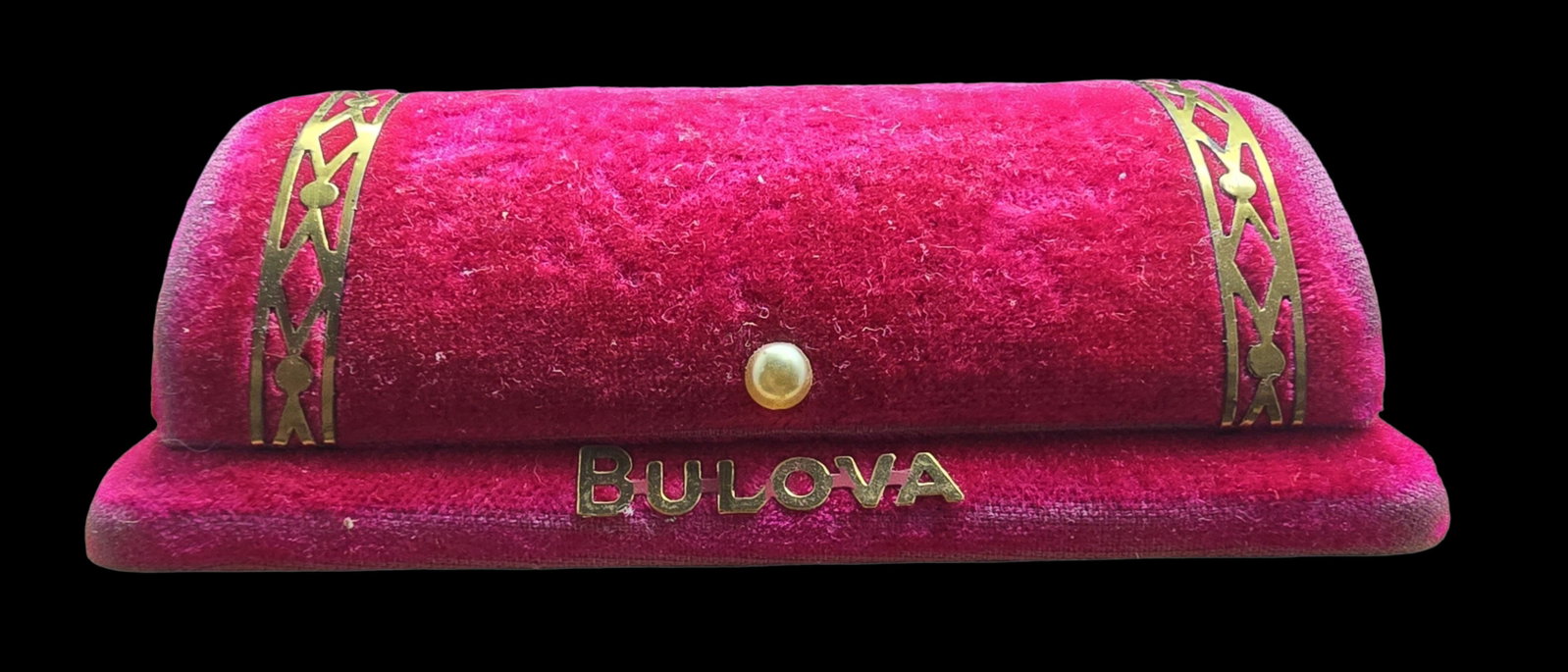 Gorgeous Vintage BULOVA Red Velvet Case: Very good vintage condition with minor patina according to age. Measures approx. 2" high and 4" wide and weighs ca. 100 grams.