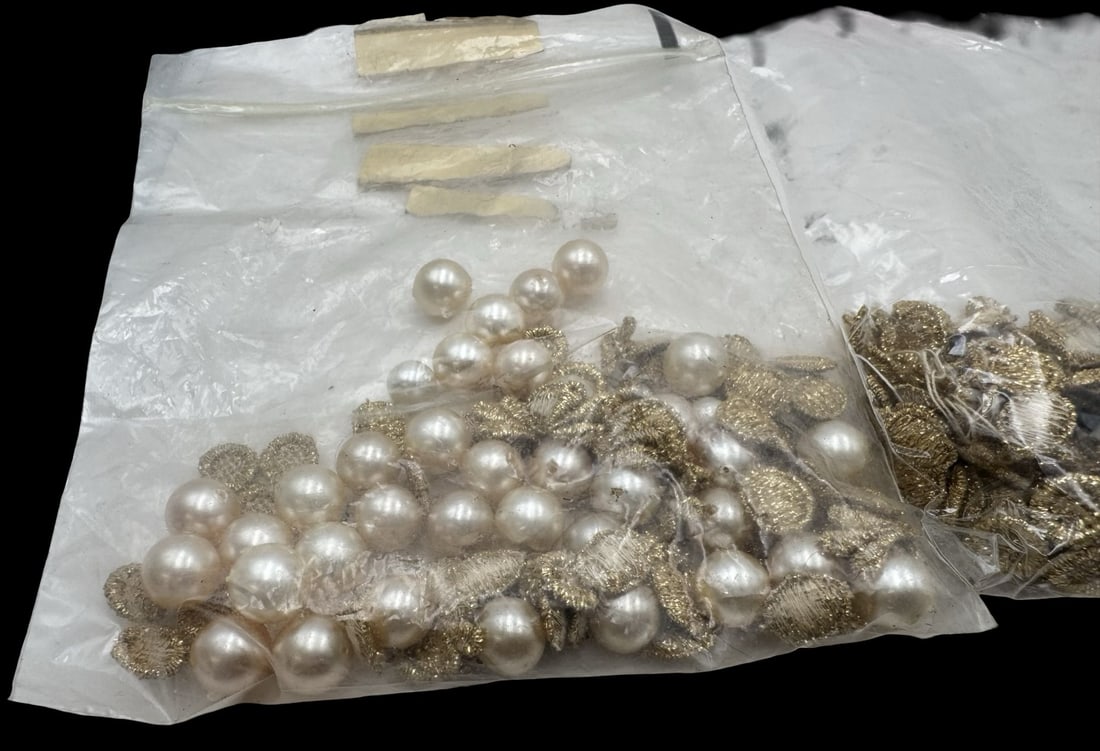 Jewelry Making Lot: Gold Color Pads & White Pearls: Very good condition with minor patina according to age. For measurement reference please see coin in the picture.