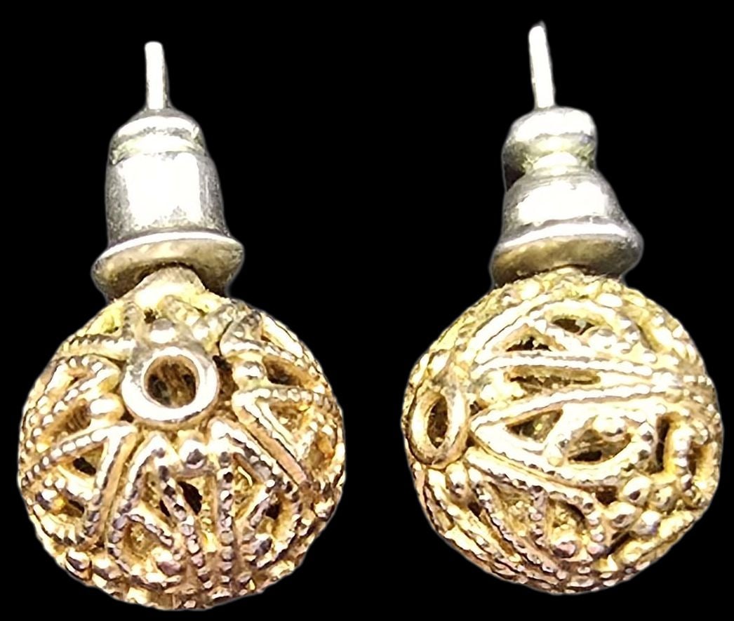 Beautifully Ornate Vintage Gold-Tone Metal Ball Earrings: Very good vintage condition with minor patina according to age. Each measures approx. 1" long and weighs ca. 1 gram.