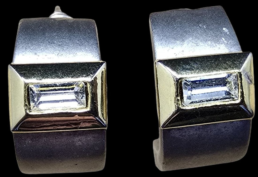 Beautiful Vintage Silver-Tone Earrings /w Gemstones: Very good vintage condition with minor patina according to age. Each measures approx. 1" long and they jointly weigh ca. 5 grams.
