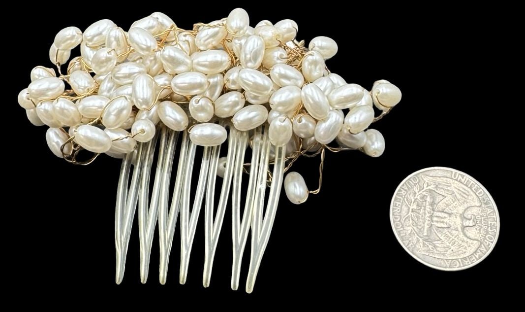 Vintage Bridal / Wedding Hair Pine Accessory /w White Pearls (1 of 2)