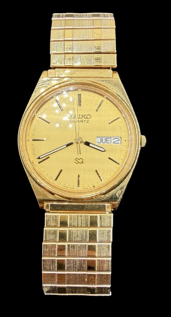 Beautiful Ornate Vintage SEIKO Stainless Steel Quartz Watch /w Box: Very good vintage condition with minor patina according to age. Dial measures approx. 1" long and 1" wide and weighs ca. 55.4 grams. Marked for SEIKO. The timepiece requires battery and features an el