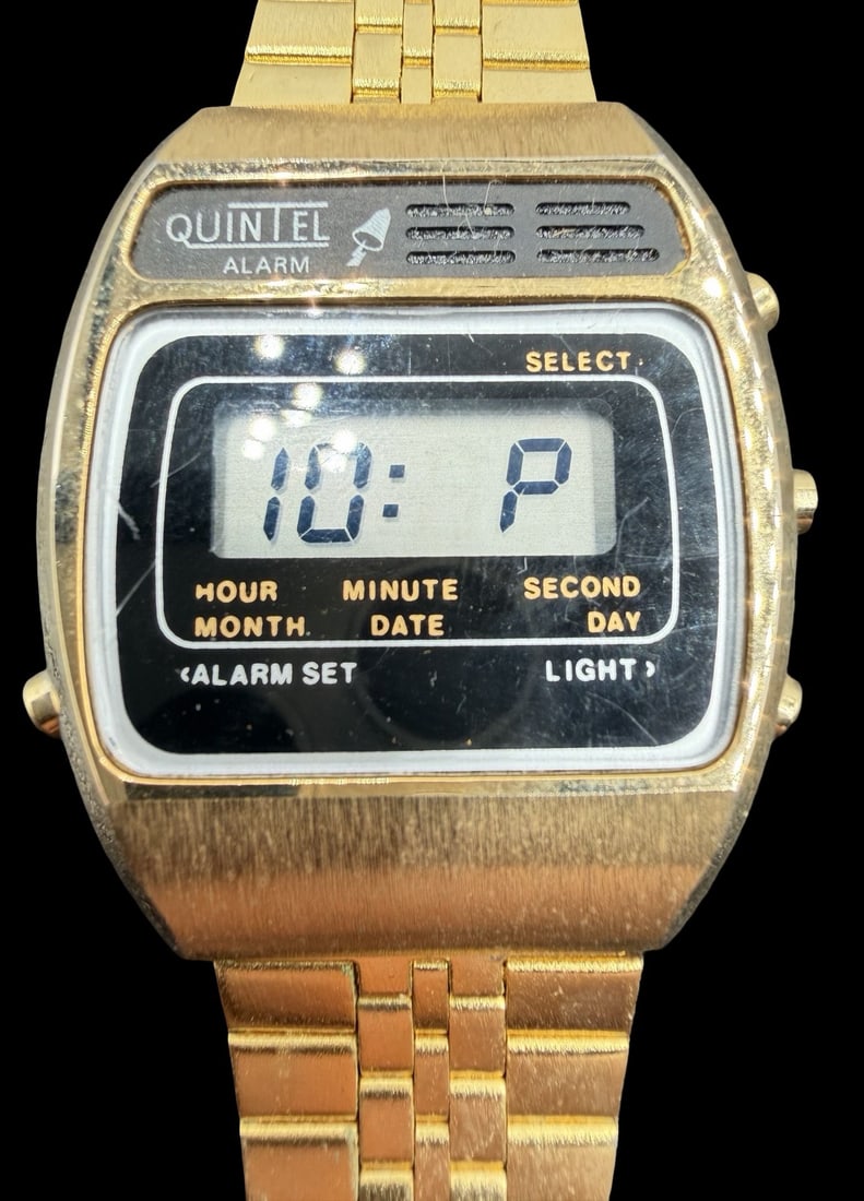 Gorgeous Vintage QUINTEL Stainless Steel Quartz Watch /w Box: Very good vintage condition with minor patina according to age. Dial measures approx. 3/4" long and 1" wide and weighs ca. 60.7 grams. Marked for QUINTEL. The timepiece is functional.