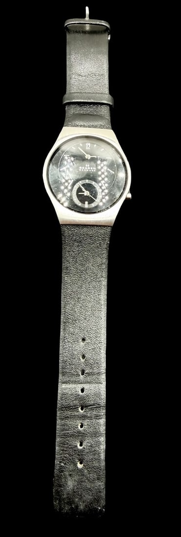 Amazing Vintage SKAGEN Denmark Stainless Steel & Black Dial Watch /w Box: Very good vintage condition with minor patina according to age. Dial measures approx. 1" long and 1" wide and weighs ca. 41.9 grams. Marked for SKAGEN. The timepiece is currently not working.