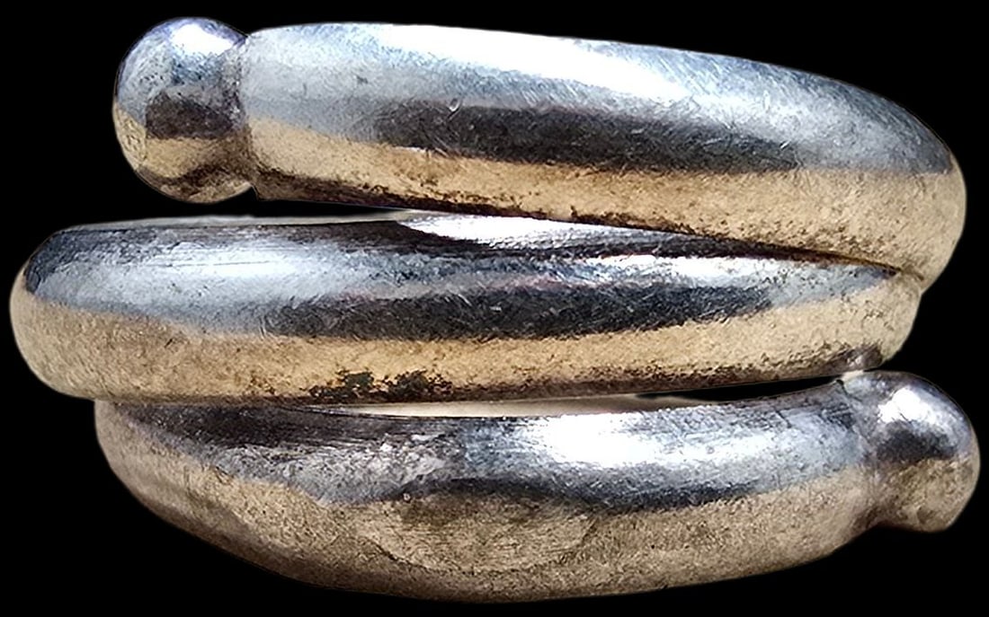Stylish Vintage Sterling Silver Designer Spiral Ring: Very good vintage condition with minor patina according to age. The ring is a size 2 and weighs ca. 3 grams. Marked for Sterling Silver & Designer.