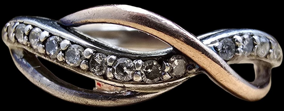 Stylish Vintage Sterling Silver & Clear Gemstone Designer Ring: Very good vintage condition with minor patina according to age. The ring is a size 4.5 and weighs ca. 1.5 grams. Marked for Sterling Silver & Designer.