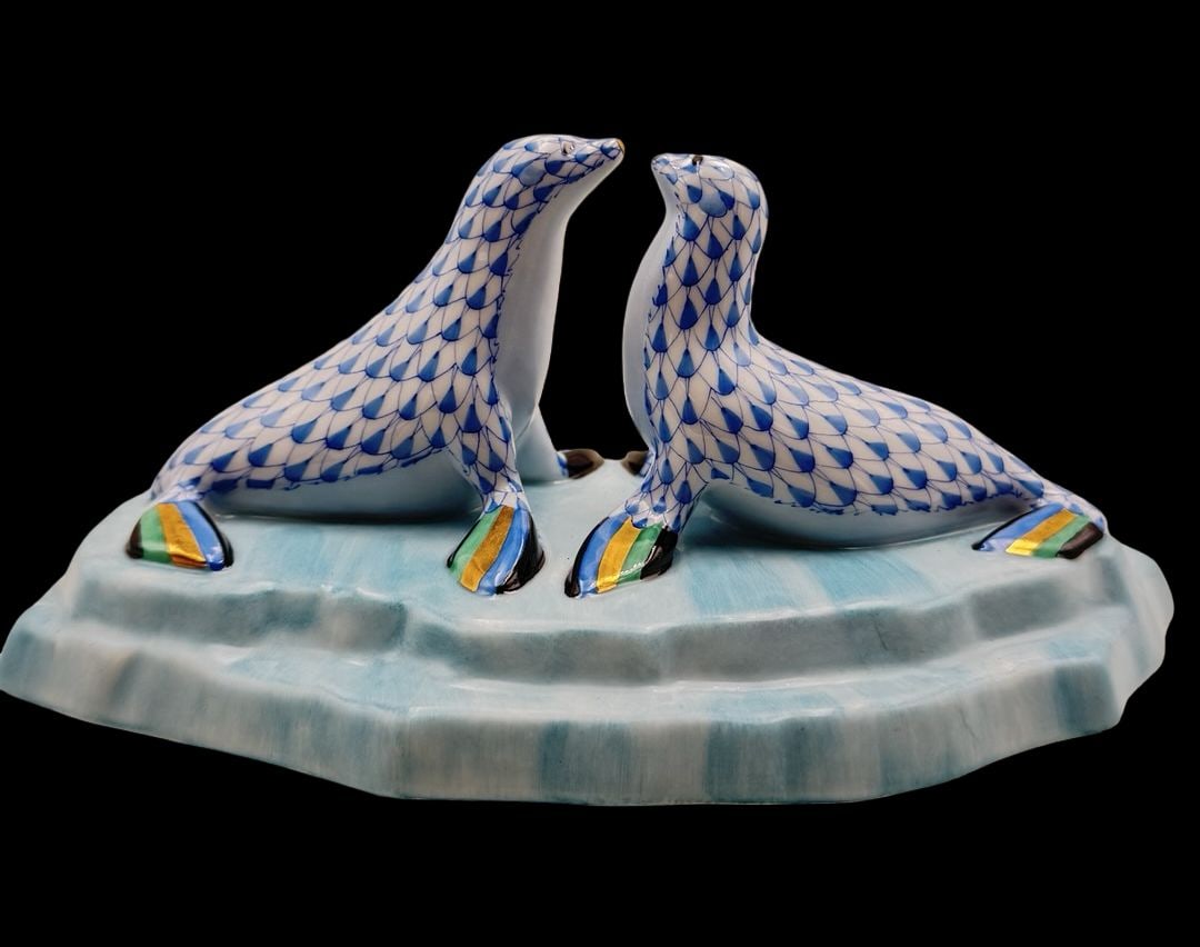Beautiful Vintage Hand Painted HEREND Porcelain Kissing Sea Lions Figurine: Very good antique condition; no chips, cracks or repairs. Measures approx. 7" long and 4 1/2" wide and 3 1/2" high. Marked on the bottom.