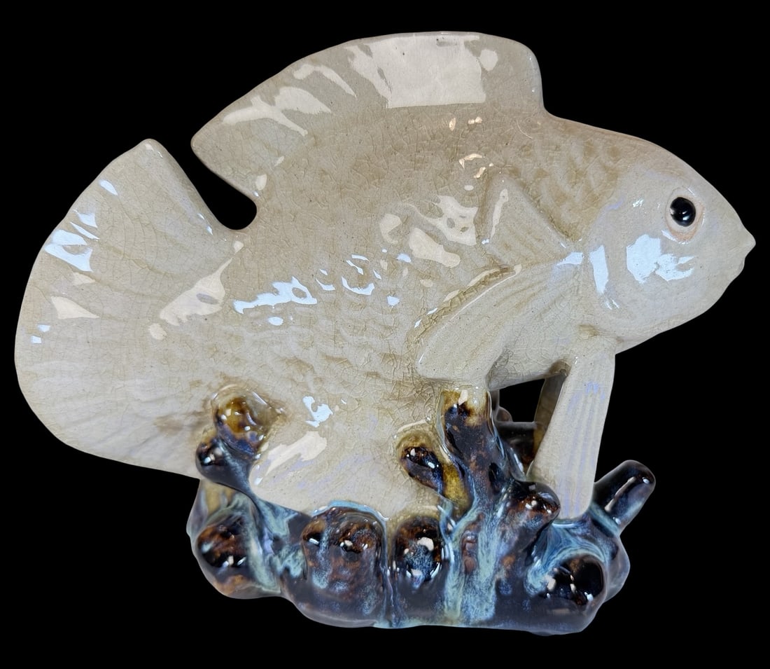 Gorgeous Vintage Mid-Century Handmade Glazed Ceramic Chinese Fighting Fish Sculpture: Very good vintage condition with minor patina according to age. Measures approx. 10" long x 4" wide x 8" high.