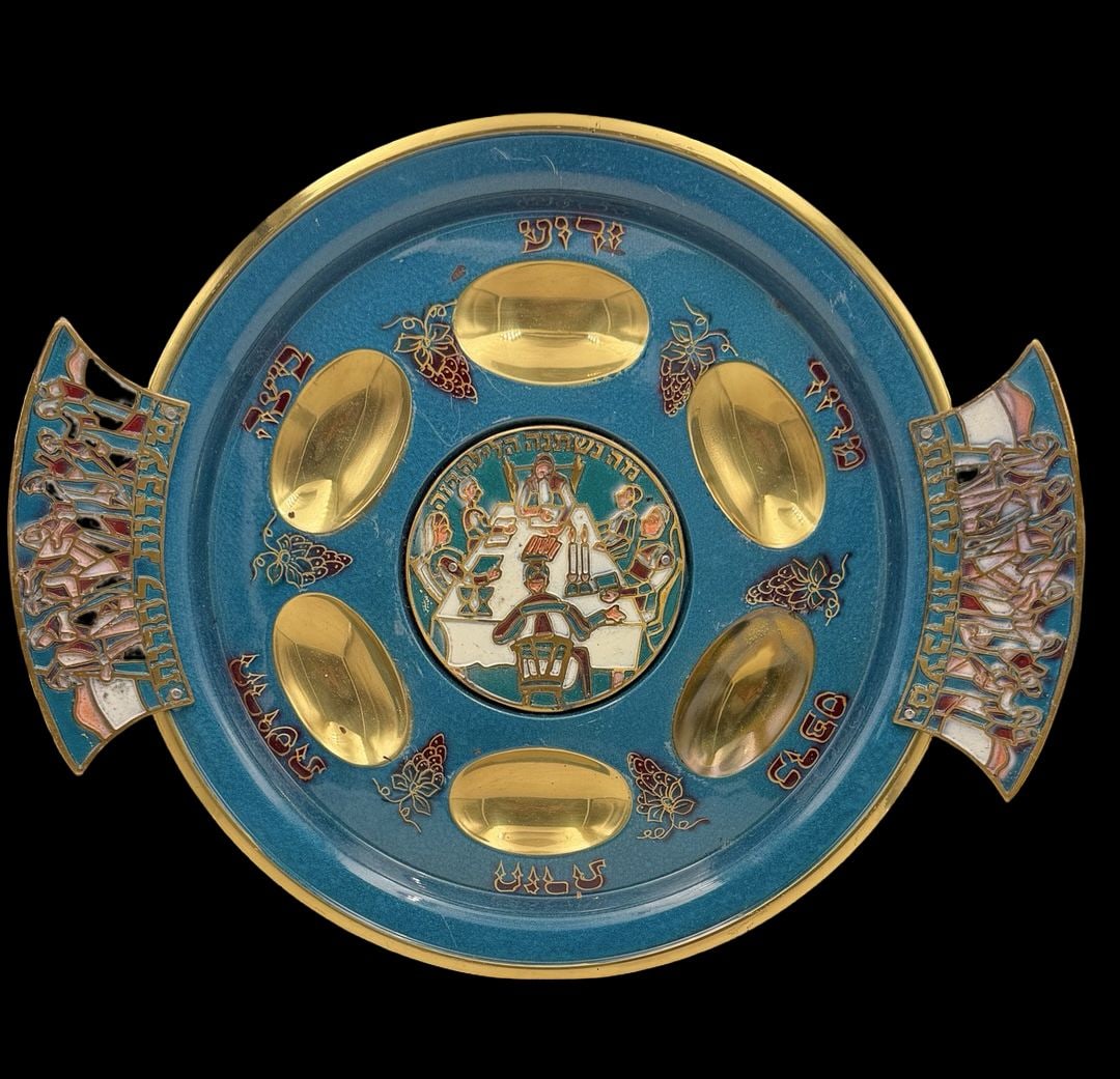 Amazing Ornate Vintage Judaica Brass & Enamel Passover Seder Pesach Plate / Tray: Very good vintage condition with minor wear according to age, please see pictures. No cracks or repairs. Measures approx. 12 1/2" high x 15.5" wide.