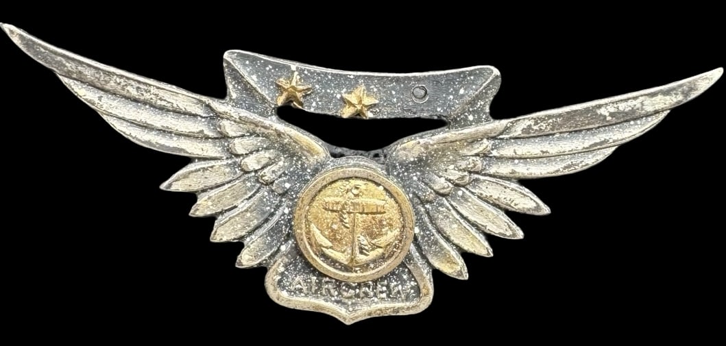 Gorgeous Vintage WWII Sterling Silver USN US Navy Air Crew Wing Badge Insignia Pin Aviator: Very good vintage condition with patina according to age; missing one star. Measures approx. 2 1/4 long and 3/4" wide and weighs ca. 6.4 grams. Marked for Sterling Silver.