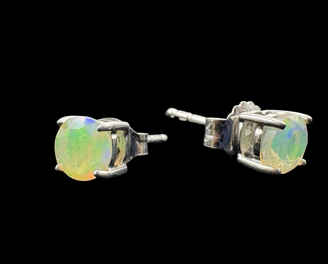 Beautiful Vintage Sterling Silver & Gemstone Earrings: Very good vintage condition with minor patina according to age. Measures approx. 1/2" long and 1/2" wide and weighs ca. 1 grams. Marked for Sterling Silver.