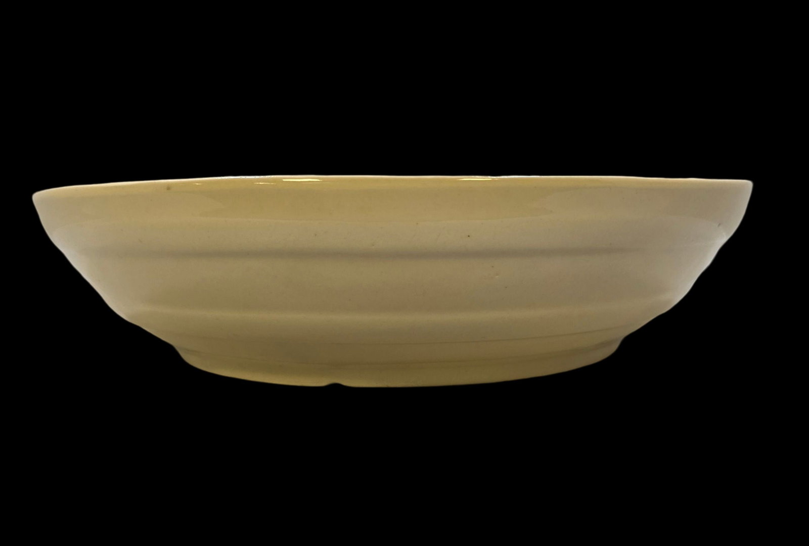 Vintage 1976 Art Pottery Spaghetti Bowl: Very good vintage condition with minor wear according to age, please see pictures. No cracks or repairs. Measures approx. 3" high x 12 1/2" wide