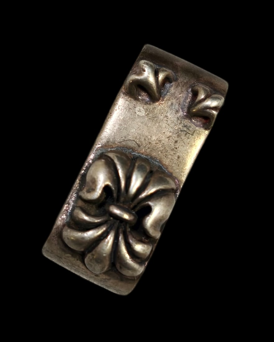 Unusual Vintage LEON Sterling Silver Fleur de Lis Slider Pendant: Very good vintage condition with some patina according to age, please see pictures. Measures approx. 1" long and weighs ca. 15.9 grams. Marked Sterling Silver.
