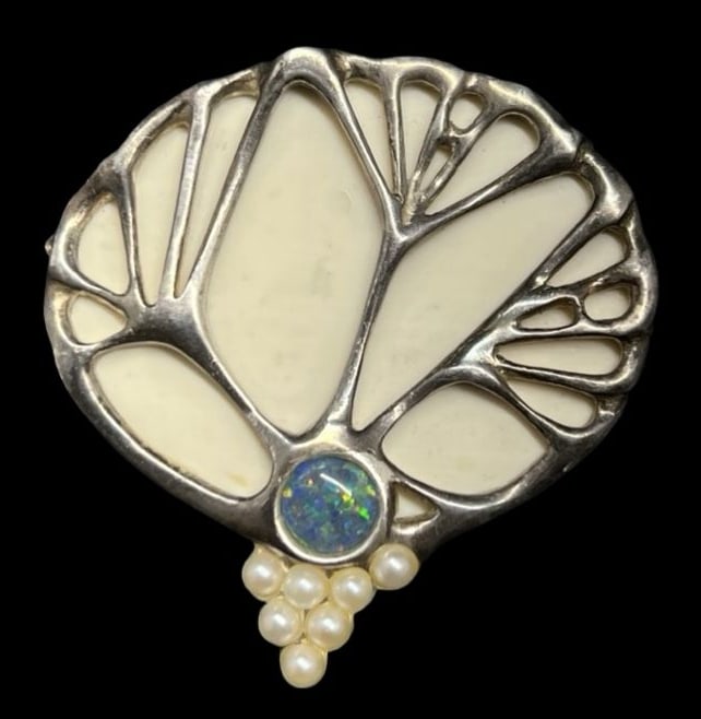 Stunning Ornate Vintage Art Nouveau Style Sterling Silver & Opal Brooch: Very good vintage condition with minor patina according to age. Measures approx. 1 1/8" long x 1 1/8" wide and weighs ca. 20.8 grams. Tested for silver.