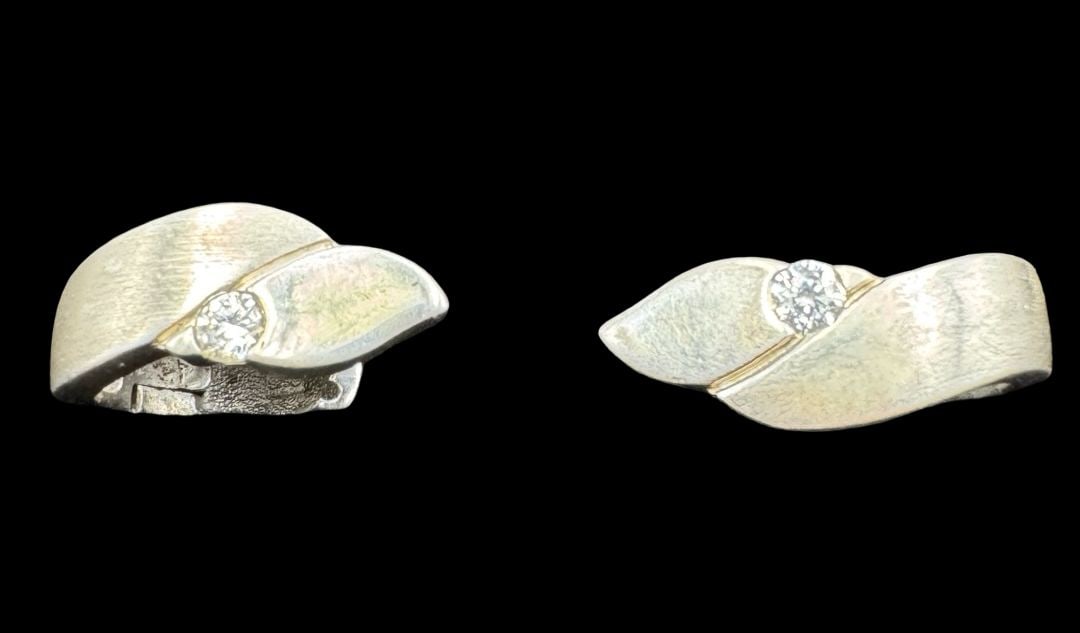 Beautiful Vintage Brushed Sterling Silver & Gemstone Earrings: Very good vintage condition. Measures approx. 3/4" long, 1/2" wide. Weighs approx. 4.86 grams. Marked for Sterling Silver.