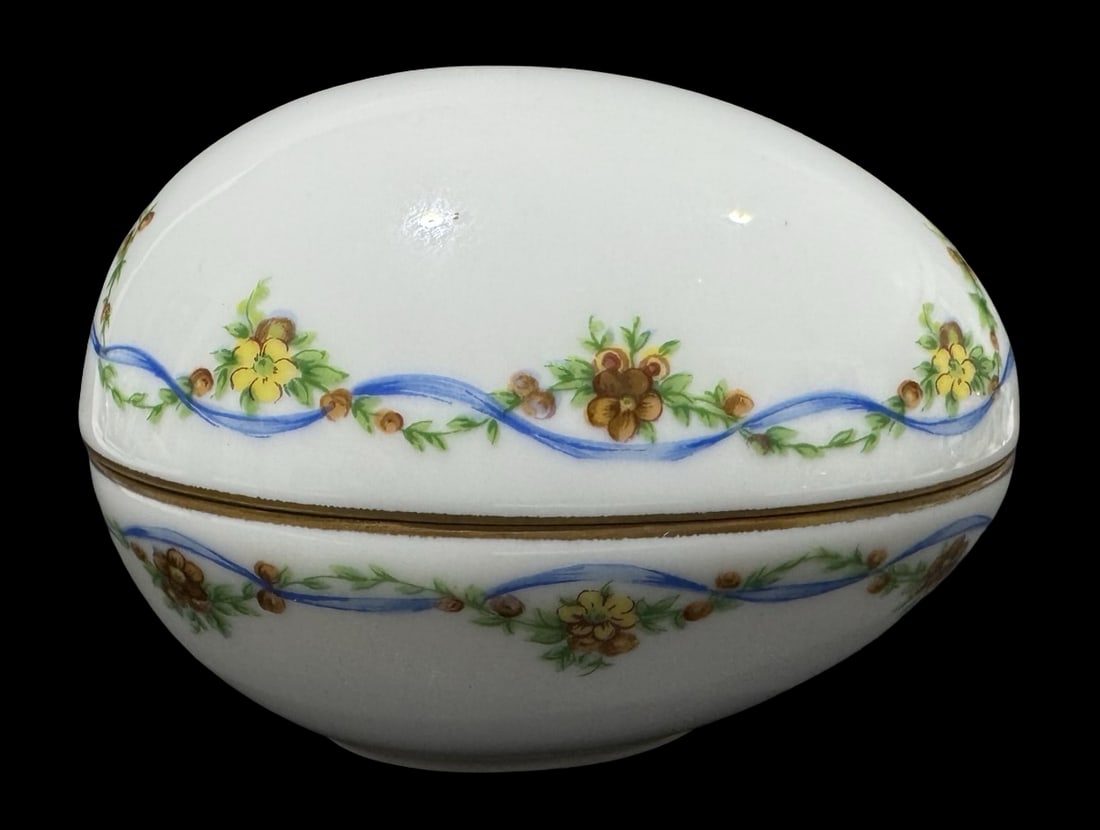 Exquisite Vintage LIMOGES France Porcelain Egg Trinket Box: Very good vintage condition; no chips, cracks, or repairs. Measures approx. 3 1/4" high x 4" wide x 3" deep. Marked.
