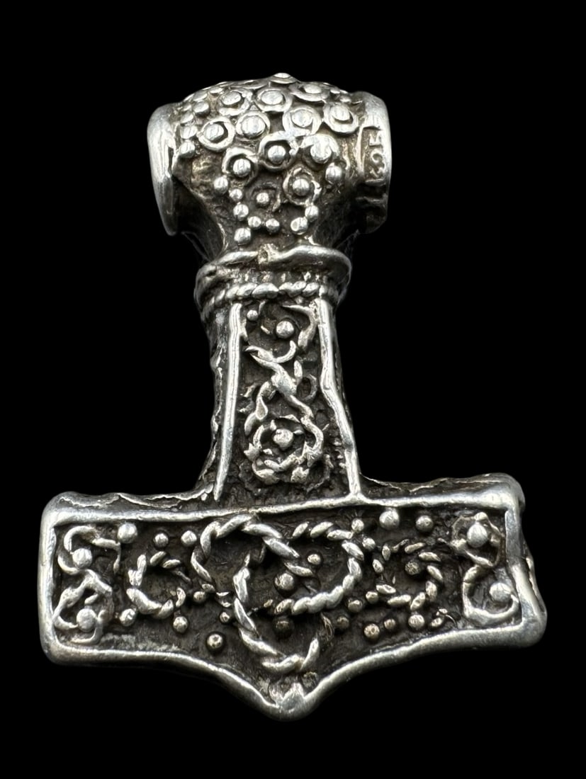 Very Cool Vintage Sterling Silver Nordic Mythology THOR'S Hammer Pendant: Heavy piece. Very good vintage condition with minor patina according to age. Measures approx. 1 1/2" long x 1" wide and weighs ca. 28.1 grams. Marked for Sterling Silver.