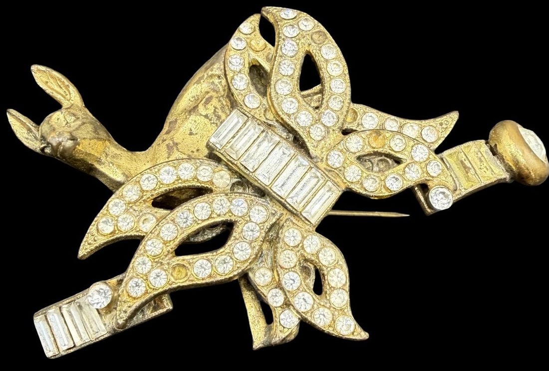 Ornate Vintage REGINA SCHRECKER Costume Jewelry Deer Brooch w/ Clear Rhinestones: Very good vintage condition with minor patina according to age. Measures approx. 2 1/2" long x 2 1/2" wide and weighs ca. 31.3 grams. Made in Italy.