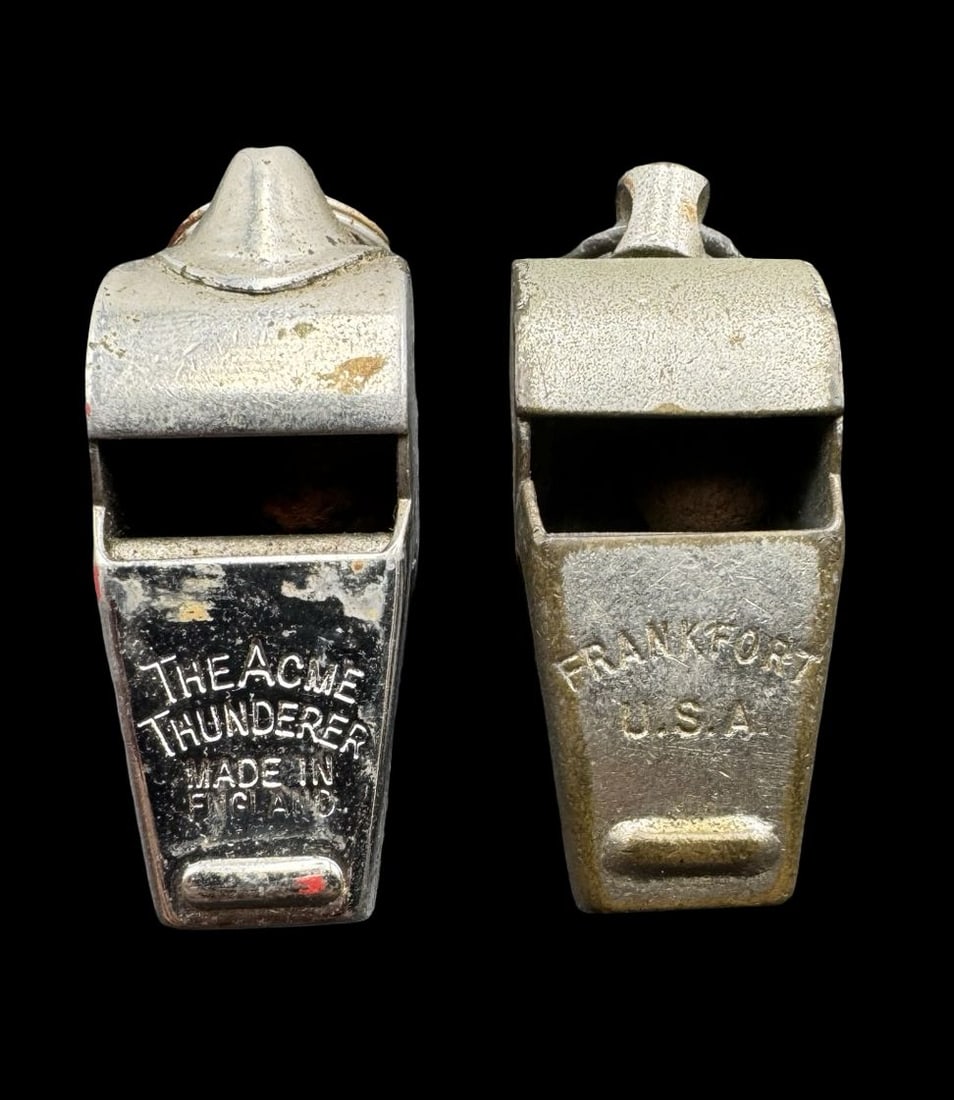 Pair of Vintage Whistles - ACME THUNDERER & FRANKFORT: Good vintage condition with wear and patina according to age. Weighs ca. 37.29 grams. 2 Items.