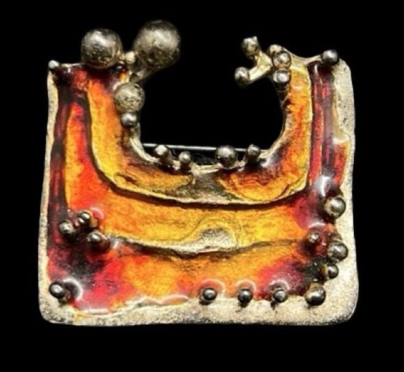 Unusual Vintage Mid-Century Sterling Silver & Enamel Pin Brooch: Very good vintage condition with minor patina according to age. Measures approx. 1" long x 1 1/4" wide and weighs ca. 12.5 grams. Marked for Sterling Silver.