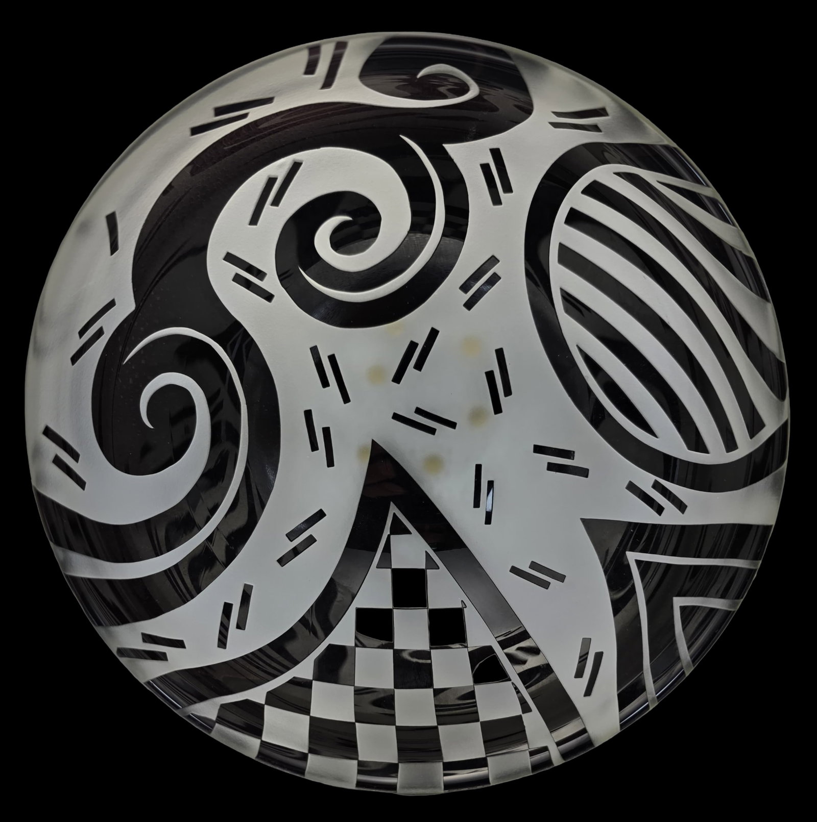 Stylish Vintage 1980s Black & White Art Glass Bowl - Signed: Very good vintage condition. No chips, cracks, or repairs. Measures approx. 4" high x 8 1/2" in diameter. Signed.