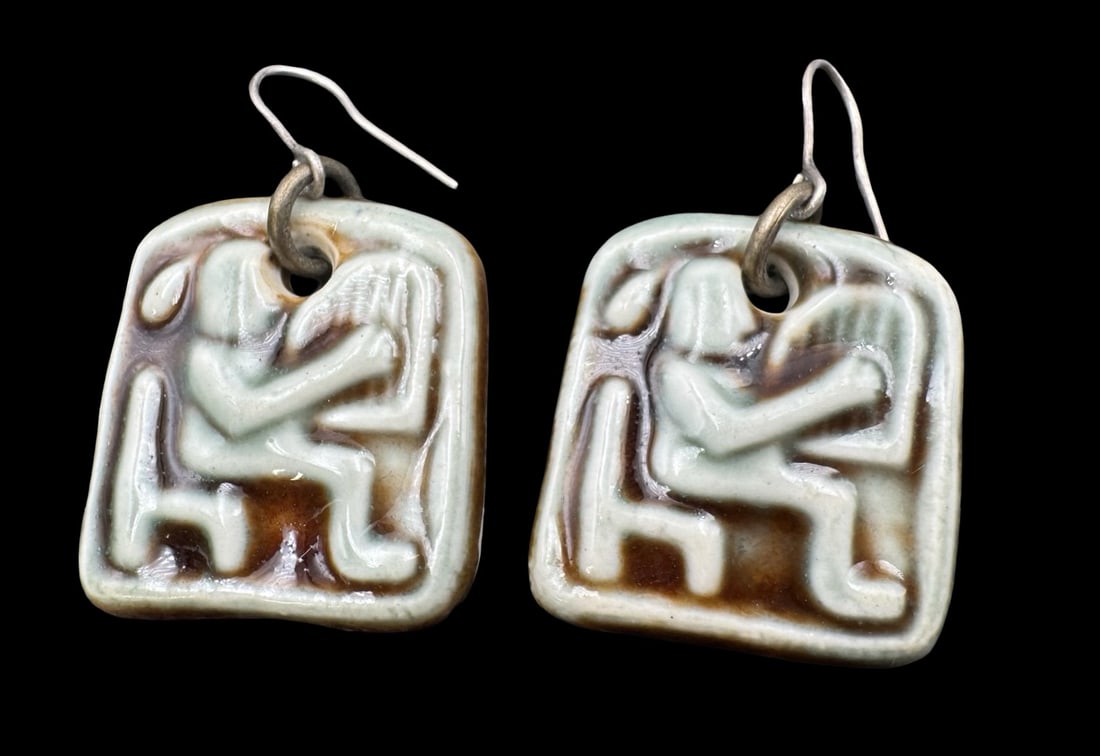Unusual Pair of Vintage Mid-Century Ceramic Earrings: Very good vintage condition. no chips, cracks, or repairs. Each measures approx. 7/8" long x 7/8" wide.