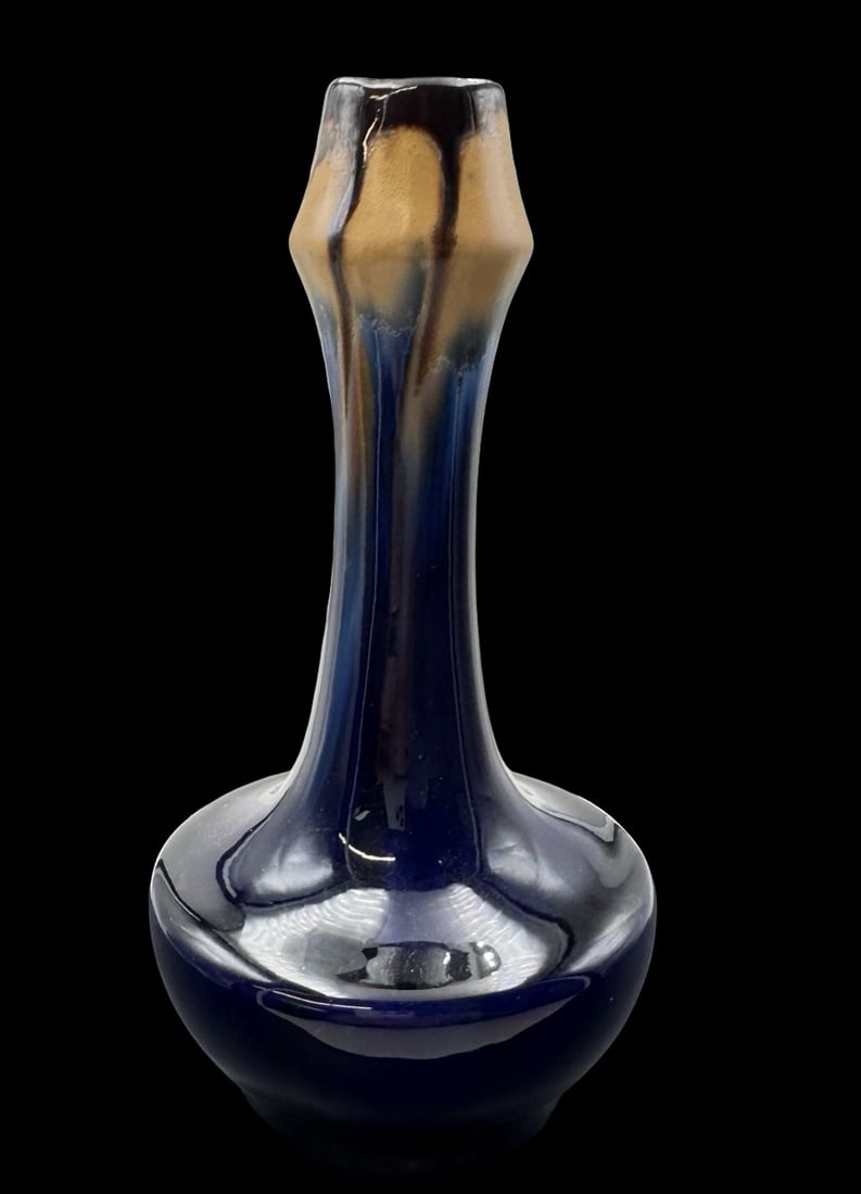 Vintage Art Deco THULIN Belgium Blue Drip Glaze Art Pottery Vase: Very good vintage condition. no chips, cracks or repairs. Measures approx. 7 1/4" high x 4" wide. Made in Belgium.