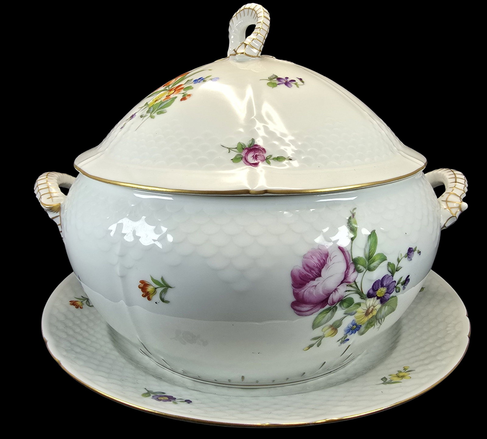 Large BING & GRONDAHL (B&G) Denmark Saxon Flower Lidded Soup Tureen: Very good vintage condition. no chips, cracks or repairs. Measures approx. 12" high x 12" wide. Marked on the bottom.
