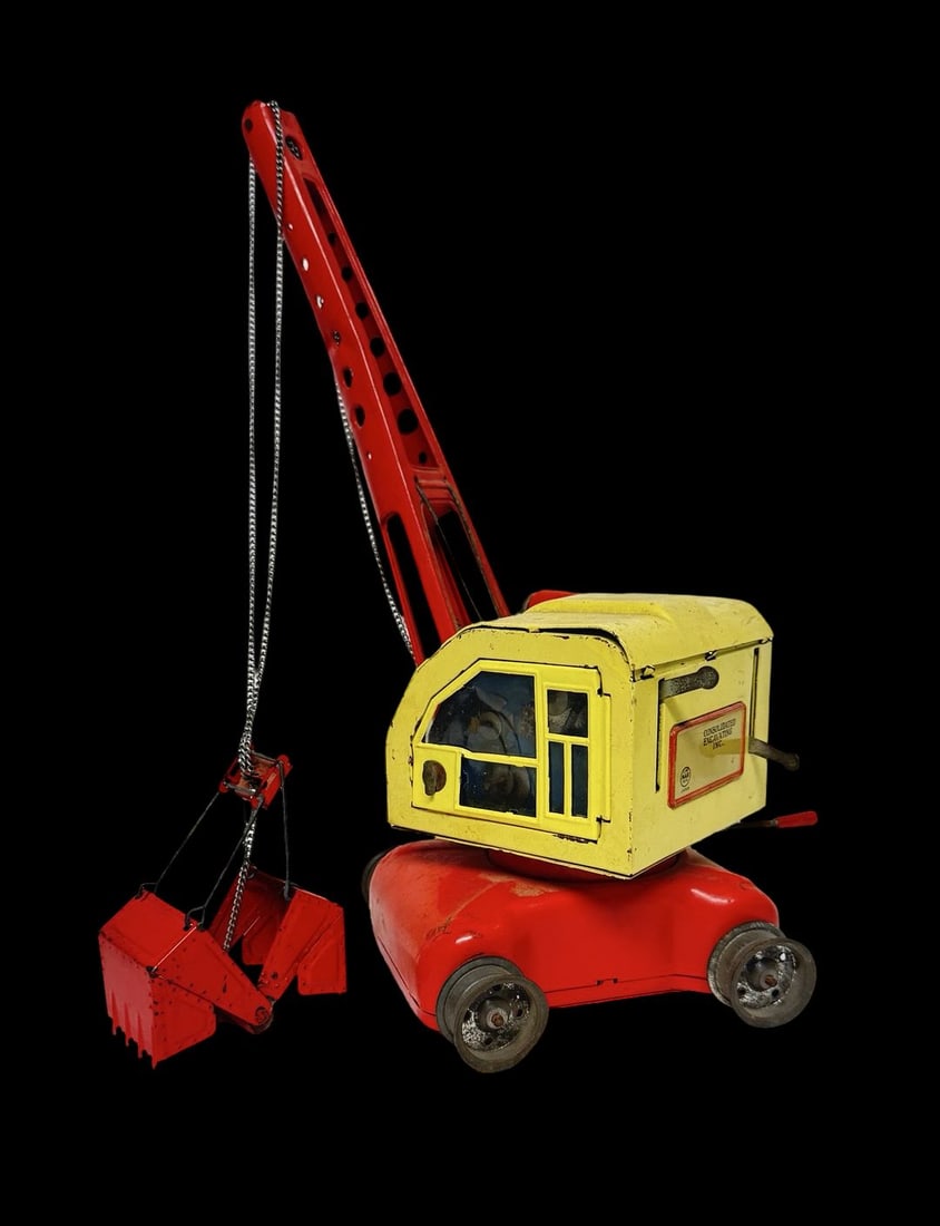 Vintage ca. 1960 MARX TOYS Pressed Steel Linemar Crane Excavator Claw Bucket Toy: Good vintage condition with wear and patina according to use and age, please see pictures. Measures approx. 8 1/2" long and 6" wide and 12 1/2" high.