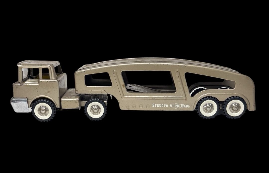 Vintage Ca. 1950 STRUCTO Pressed Steel Car Carrier Semi Truck Toy: Good vintage condition with wear and patina according to use and age, please see pictures. Measures approx. 22" long and 4 1/2" wide and 5" high. The Truck is Broken.