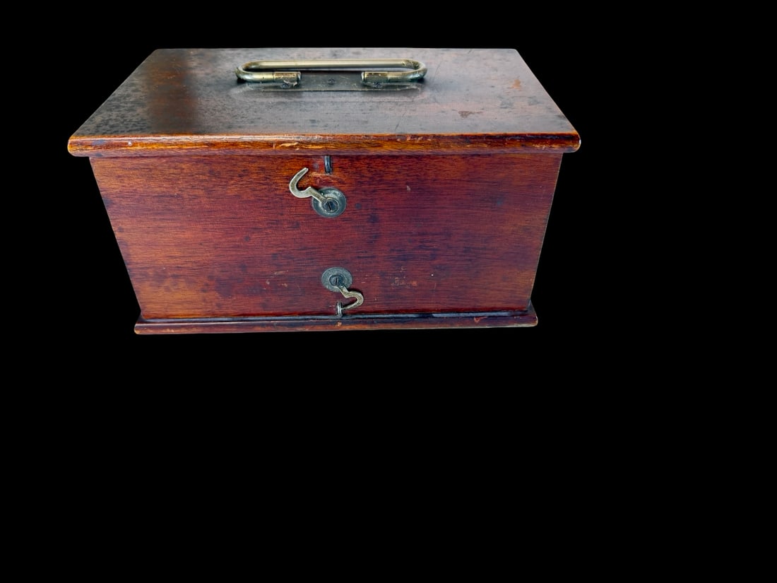 Vintage No. 4 D. D. Home Medical Apparatus by J.H. Bunnell & Co.: Very good vintage condition with minor patina according to age. Measures approx. 9" long x 5 1/2" wide x 4 1/2" high (box).
