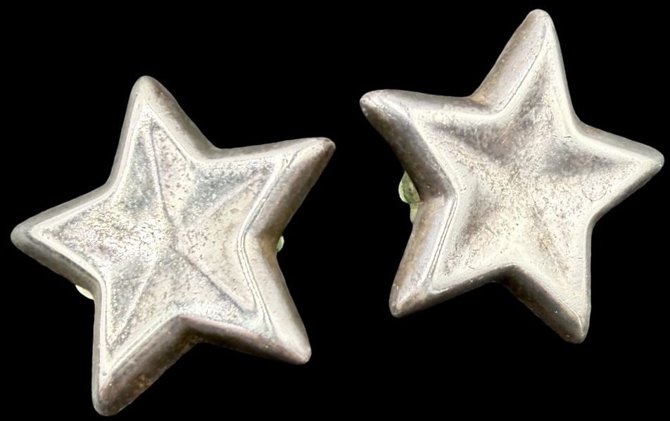 Gorgeous Vintage LOS BALLESTEROS Mexico Sterling Silver Star Earrings: Very good vintage condition with minor patina according to age. Each measures approx. 1 1/4" long x 1 1/4" wide and they jointly weigh ca. 14 grams. Marked for Sterling Silver.