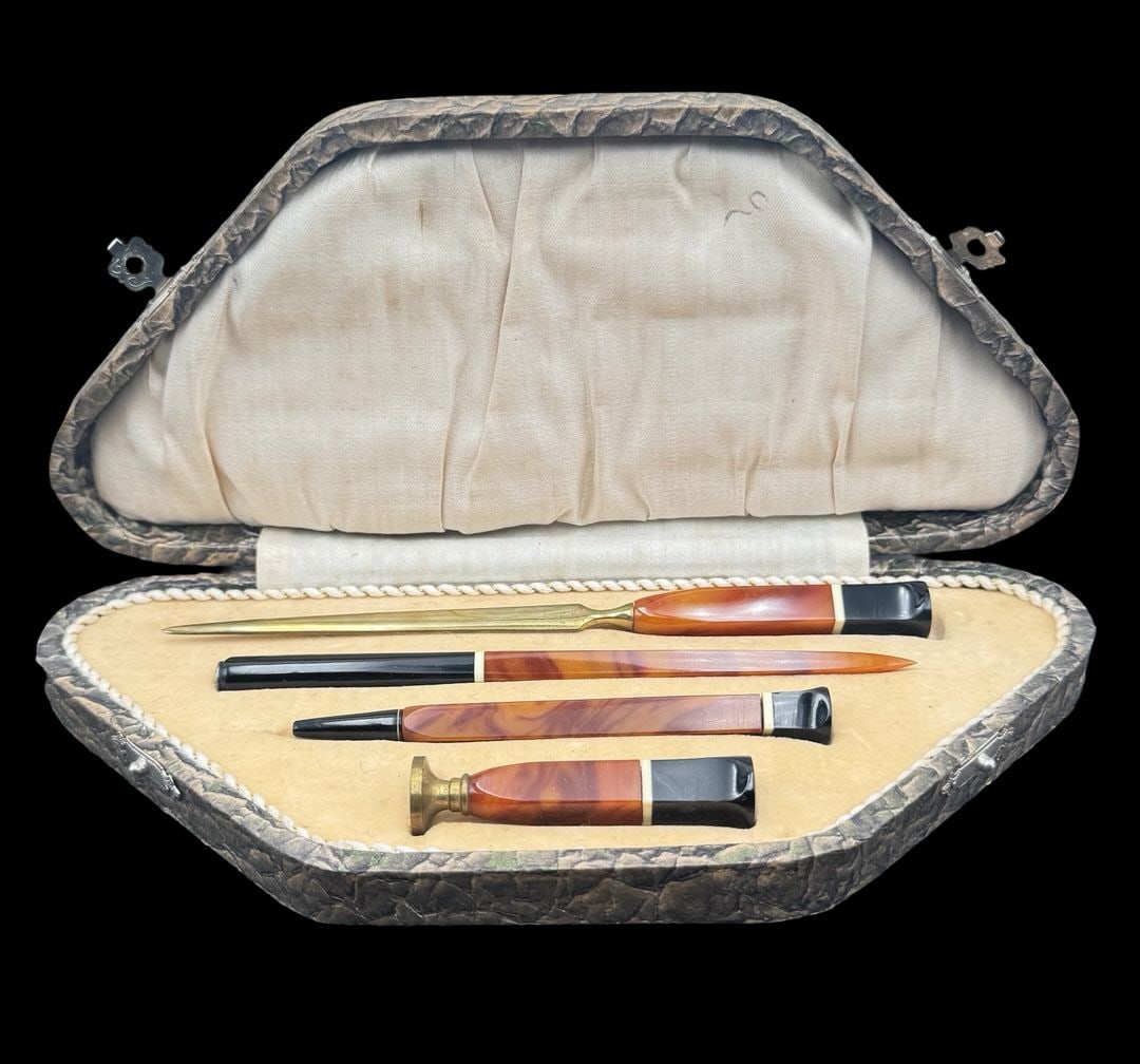 Stunning Vintage European Art Deco Marbled Bakelite Desk Set w/ Fitted Case: Very good vintage condition. Measures approx. 9.5" long, 1" wide, 4.5" high. Marked J. Albrecht.