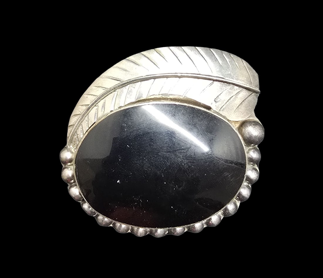 Gorgeous Vintage Southwestern TAXCO Mexico Sterling Silver & Black Onyx Brooch: Very good vintage condition with minor patina according to age. Measures approx. 2 " high x 2" wide and weighs ca. 26 grams. Marked for Sterling Silver & TAXCO Mexico.