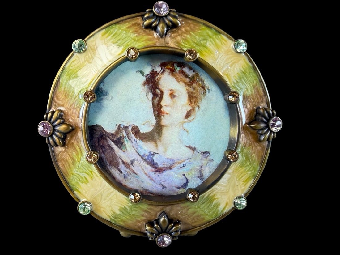 Vintage JAY STRONGWATER Green Enamel Picture Frame w/ Clear Stone Accents: Very good vintage condition with minor patina according to age. Measures approx. 3" long x 3" wide x 1/2" high. Marked.